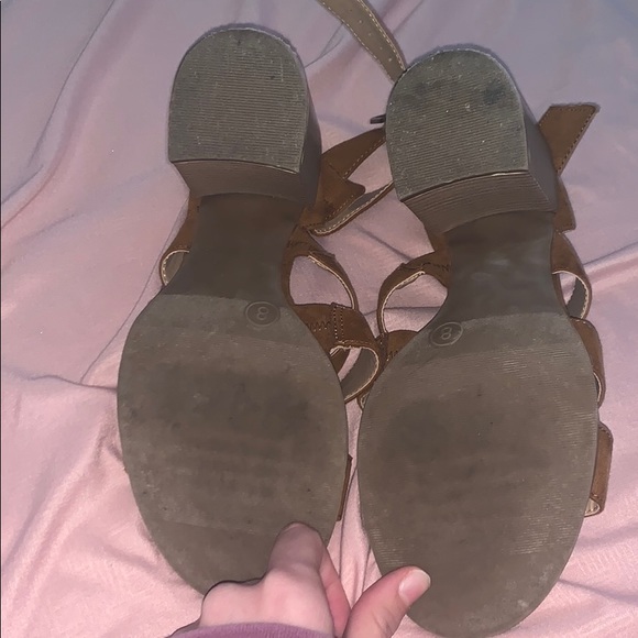 Target heels - Picture 2 of 2